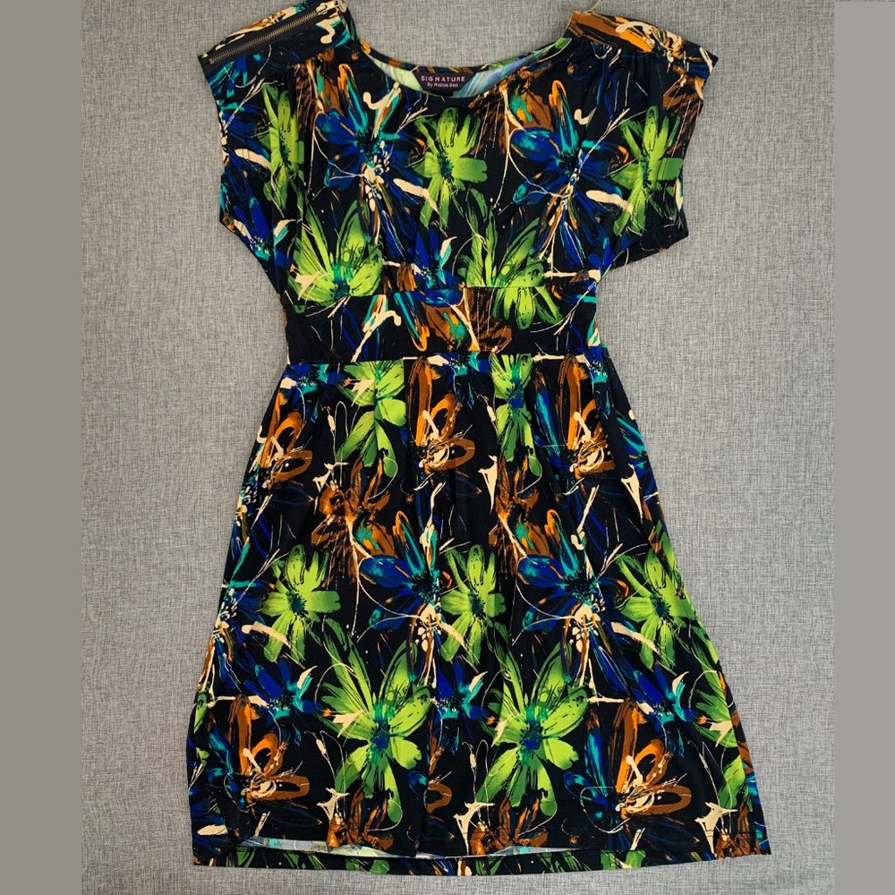 Signature by Robbie Bee Floral Dress Cap Sleeves Zipper Detail Small Round Neck